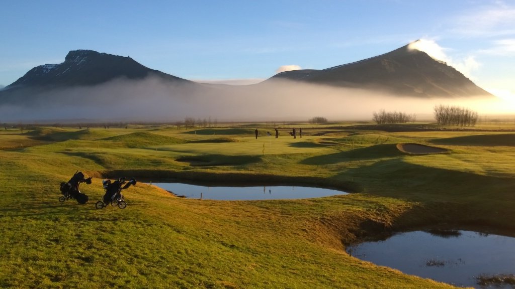 Misty morning light over the ponds and greens at Gar&eth;av&ouml;llur, Akrafjall in the background
