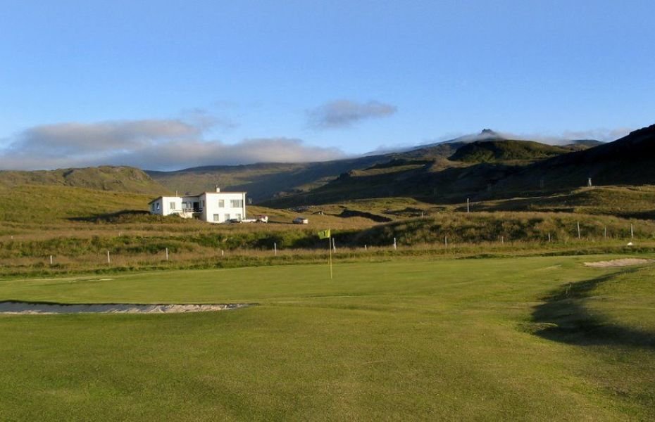 &Oacute;lafsv&iacute;k Golf Course beneath Sn&aelig;fellsj&ouml;kull